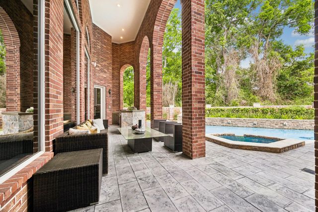 907 Enclave Lake Drive, Houston, TX 77077