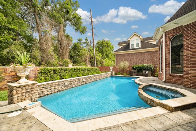 907 Enclave Lake Drive, Houston, TX 77077
