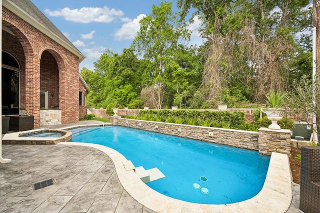 907 Enclave Lake Drive, Houston, TX 77077