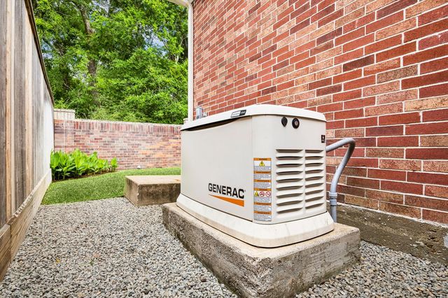 907 Enclave Lake Drive, Houston, TX 77077