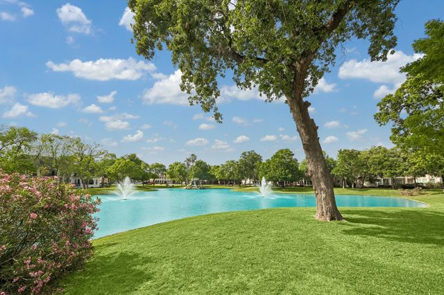 907 Enclave Lake Drive, Houston, TX 77077