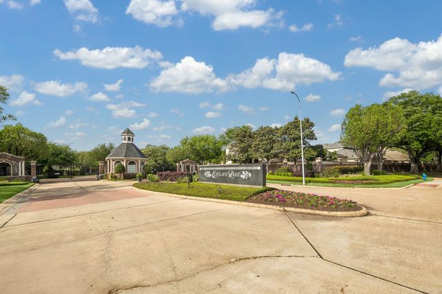 907 Enclave Lake Drive, Houston, TX 77077