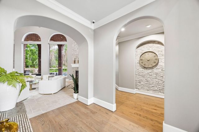 907 Enclave Lake Drive, Houston, TX 77077