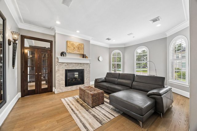 907 Enclave Lake Drive, Houston, TX 77077