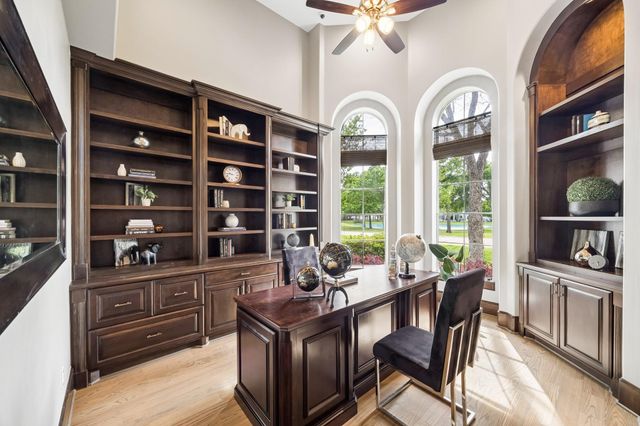 907 Enclave Lake Drive, Houston, TX 77077