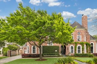 907 Enclave Lake Drive, Houston, TX 77077