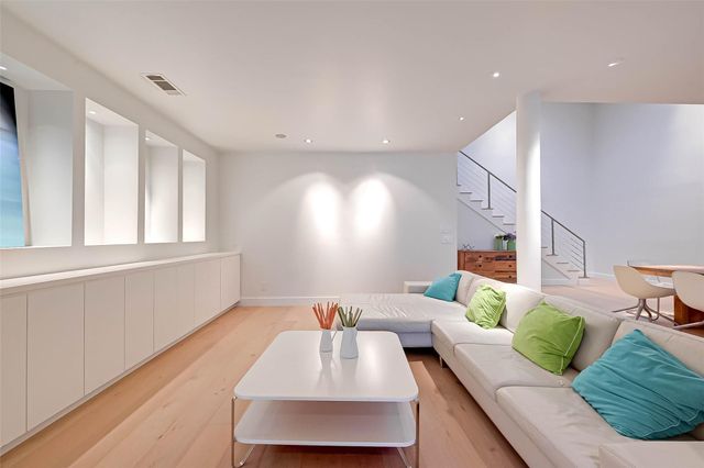 39 River Hollow Lane, Houston, TX 77027