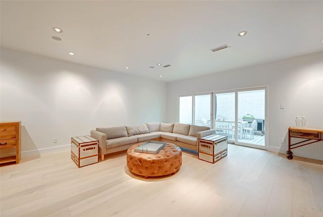 39 River Hollow Lane, Houston, TX 77027