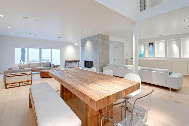 39 River Hollow Lane, Houston, TX 77027