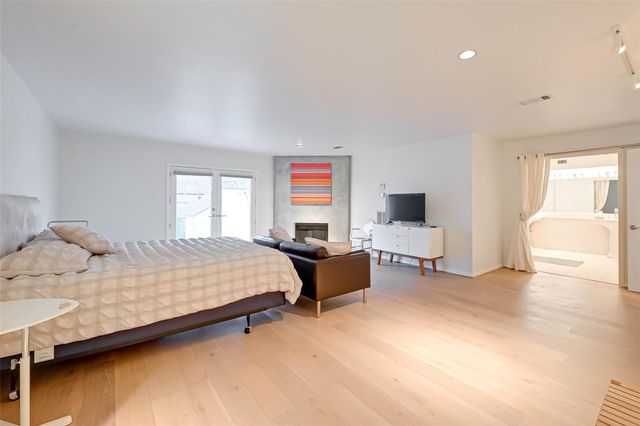 39 River Hollow Lane, Houston, TX 77027