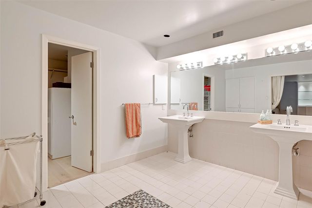 39 River Hollow Lane, Houston, TX 77027