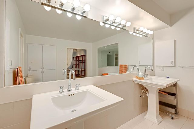 39 River Hollow Lane, Houston, TX 77027