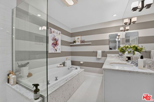 289 S Barrington Avenue A308, Los Angeles, CA 90049