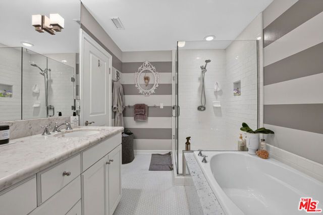 289 S Barrington Avenue A308, Los Angeles, CA 90049