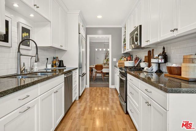 289 S Barrington Avenue A308, Los Angeles, CA 90049