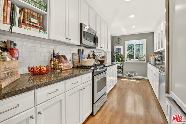 289 S Barrington Avenue A308, Los Angeles, CA 90049