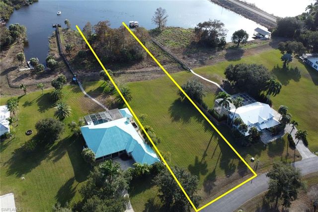 16280 Forest Mist CT, Alva, FL 33920