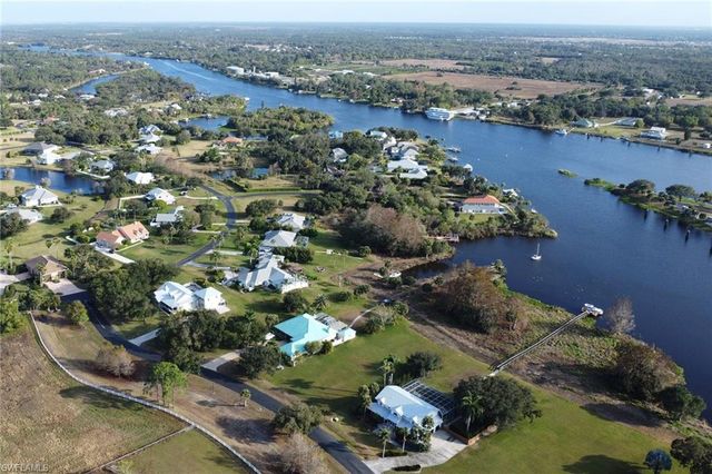 16280 Forest Mist CT, Alva, FL 33920