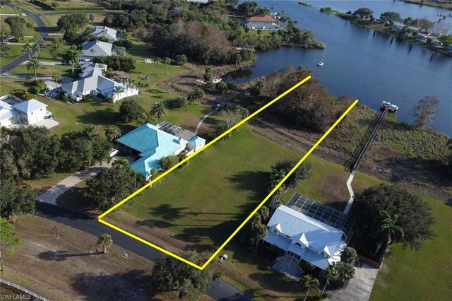 16280 Forest Mist CT, Alva, FL 33920