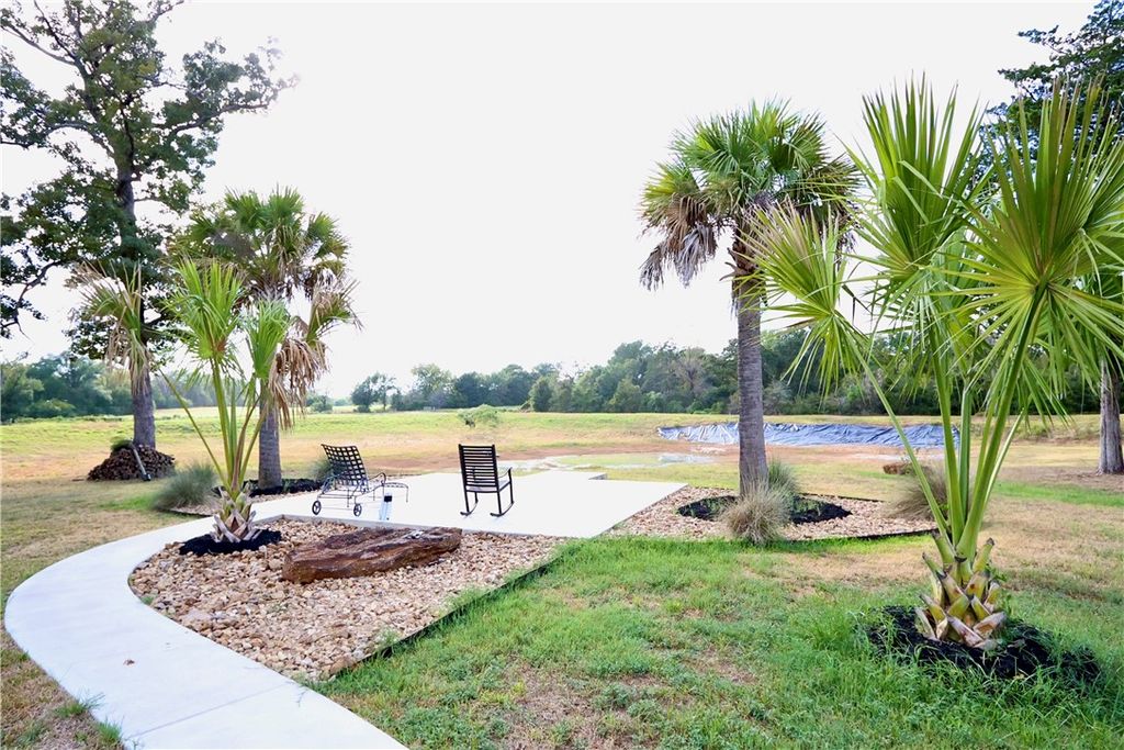 9277 Clara Lane, Franklin, TX 77856 — exterior