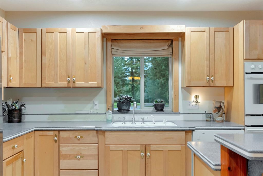 Image 11 of property listing at 25 River Front Drive S, Trout Creek, MT 59874