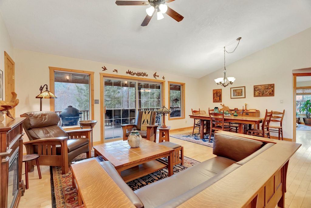 Image 5 of property listing at 25 River Front Drive S, Trout Creek, MT 59874
