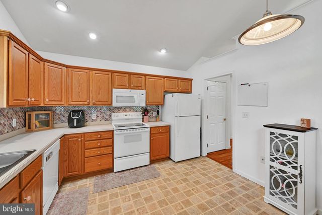 1585 HICKORY RUN CT, Elizabethtown, PA 17022