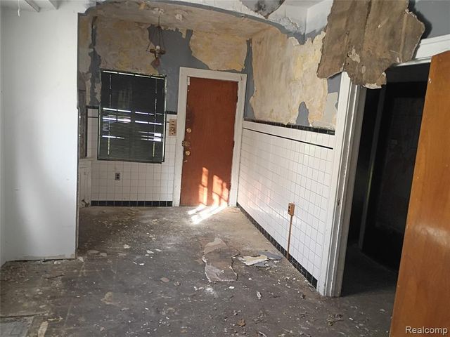 670 Chalmers Street, Detroit, MI 48215
