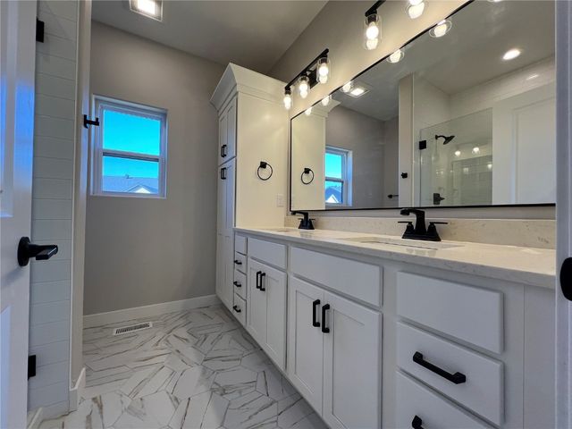 1415 Legend Drive, Tiffin, IA 52340