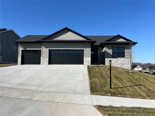 1415 Legend Drive, Tiffin, IA 52340