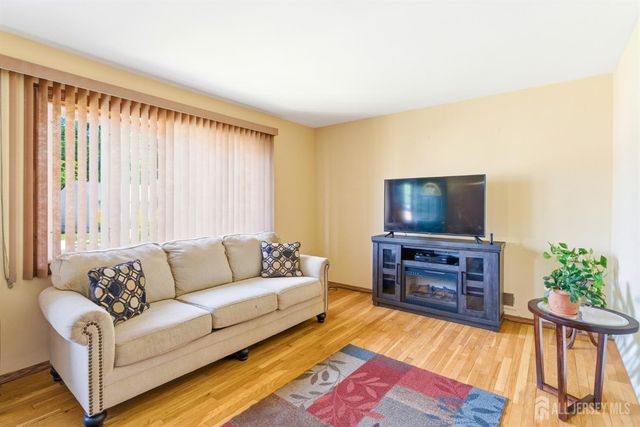 66 Rose Street, Edison, NJ 08817