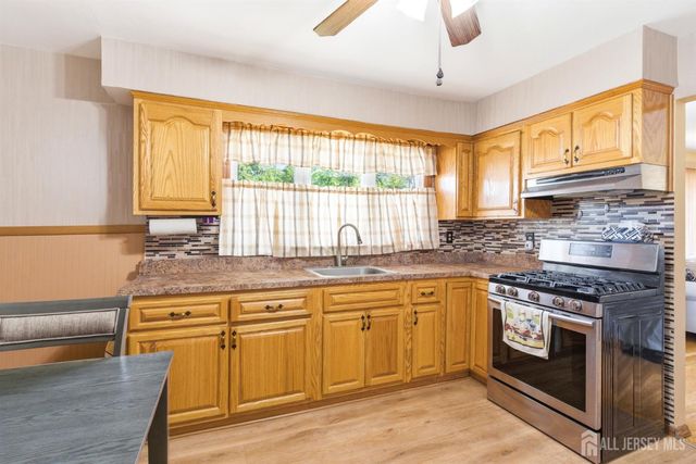 66 Rose Street, Edison, NJ 08817