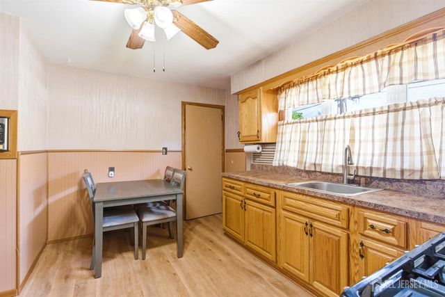 66 Rose Street, Edison, NJ 08817