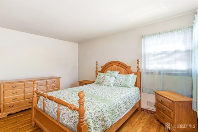 66 Rose Street, Edison, NJ 08817