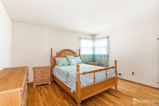 66 Rose Street, Edison, NJ 08817