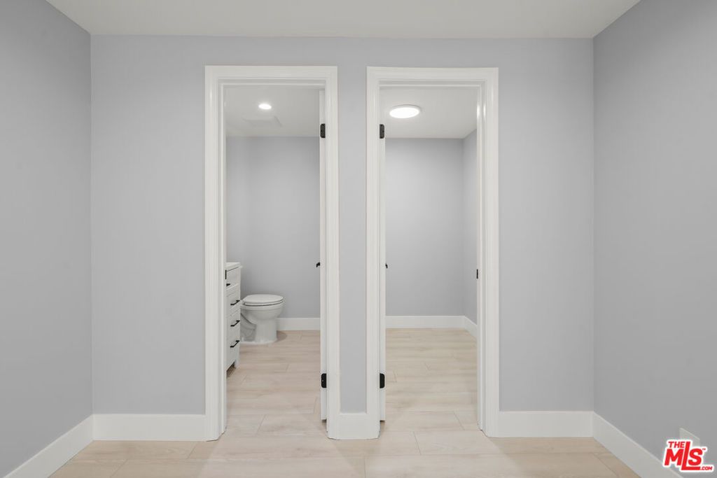 Image 23 of property listing at 441 N Oakhurst Drive 206, Beverly Hills, CA 90210