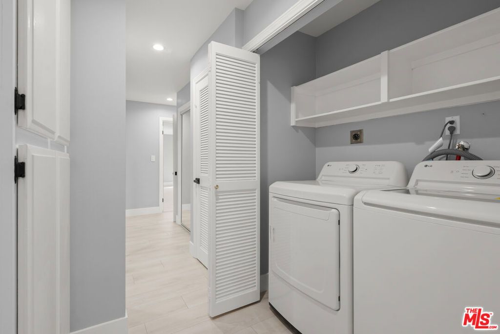 Image 26 of property listing at 441 N Oakhurst Drive 206, Beverly Hills, CA 90210