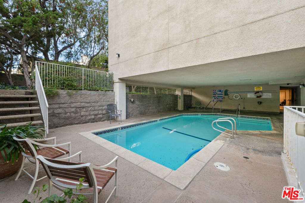 Image 27 of property listing at 441 N Oakhurst Drive 206, Beverly Hills, CA 90210