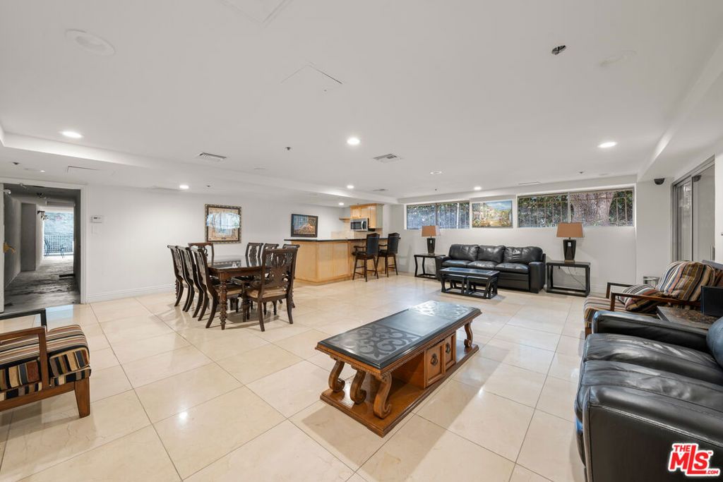 Image 28 of property listing at 441 N Oakhurst Drive 206, Beverly Hills, CA 90210