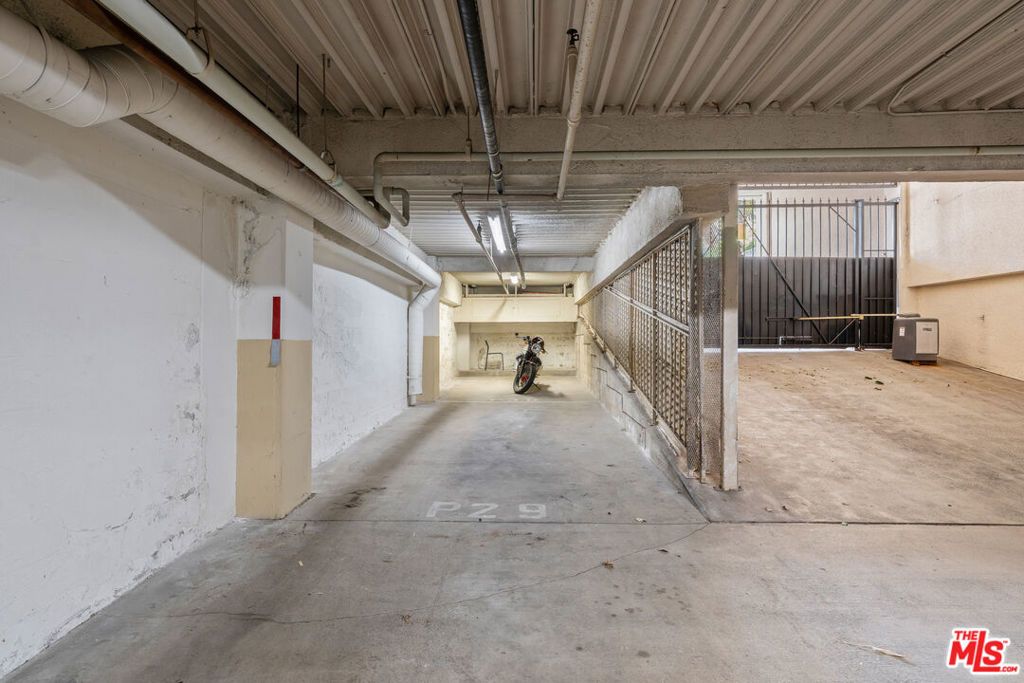 Image 30 of property listing at 441 N Oakhurst Drive 206, Beverly Hills, CA 90210