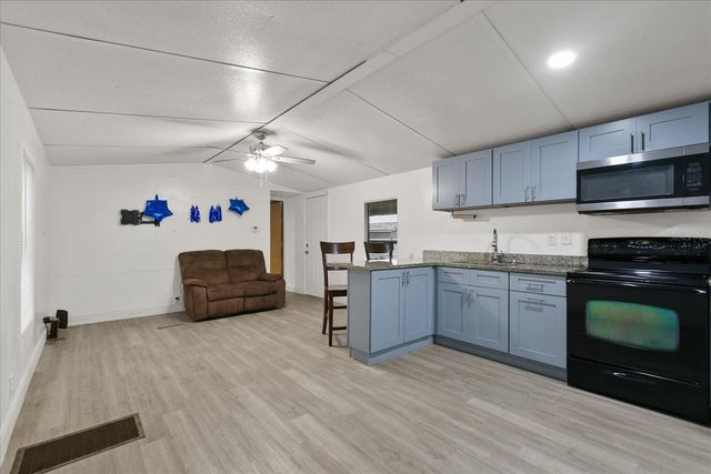 2102 SYDNEY DOVER ROAD, Dover, FL 33527