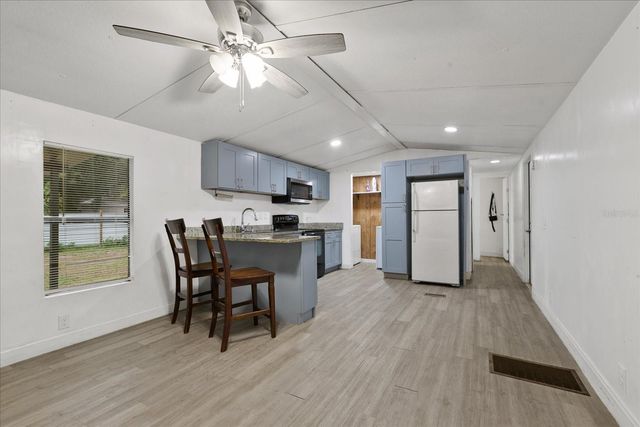 2102 SYDNEY DOVER ROAD, Dover, FL 33527