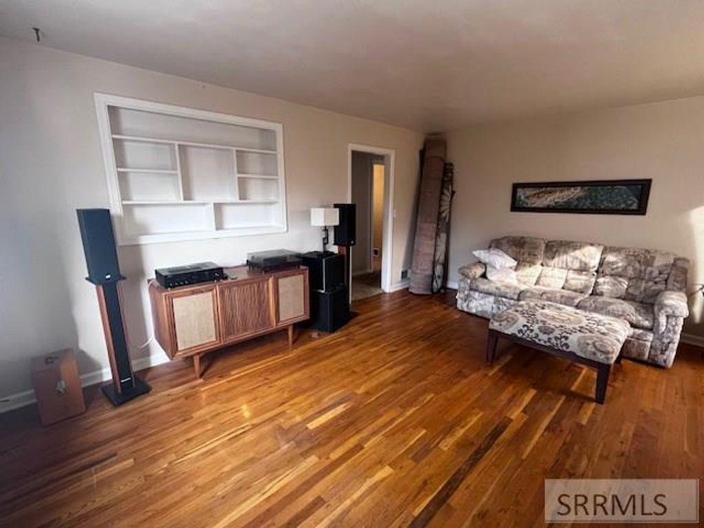 Image 3 of property listing at 1025 E 12th Street, Idaho Falls, ID 83401