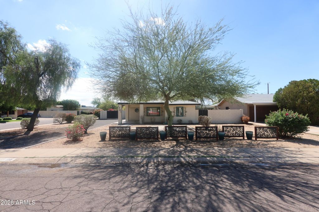 1701 W CLARENDON Avenue, Phoenix, AZ 85015