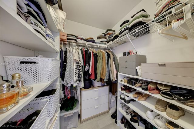 55 SW 9th St 2109, Miami, FL 33130