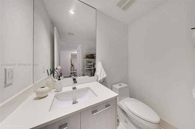 55 SW 9th St 2109, Miami, FL 33130