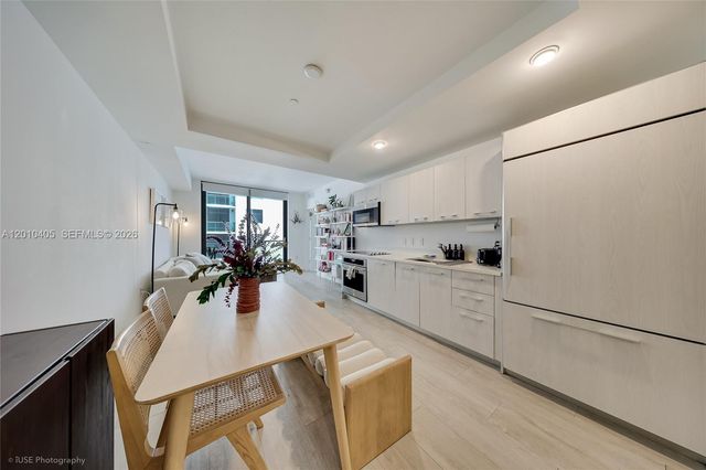 55 SW 9th St 2109, Miami, FL 33130