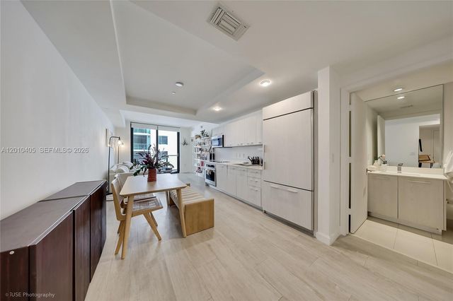 55 SW 9th St 2109, Miami, FL 33130