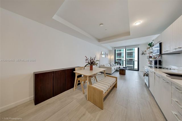 55 SW 9th St 2109, Miami, FL 33130