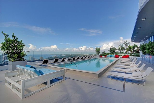 55 SW 9th St 2109, Miami, FL 33130